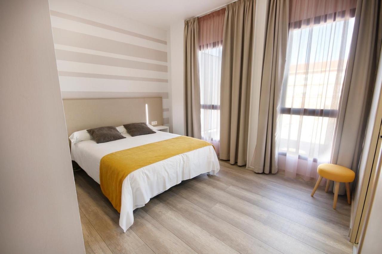 Hotel Leo Монестерио Екстериор снимка