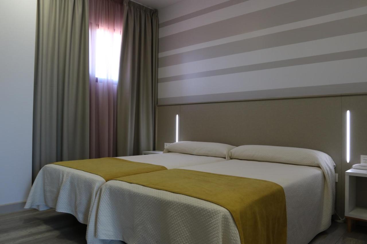 Hotel Leo Монестерио Екстериор снимка