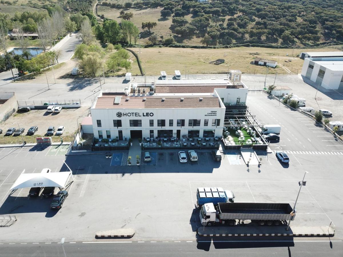 Hotel Leo Монестерио Екстериор снимка